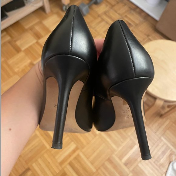 Diane von Furstenberg Pointy Black Pumps (size 36 / fits like US 6) - Picture 2 of 3